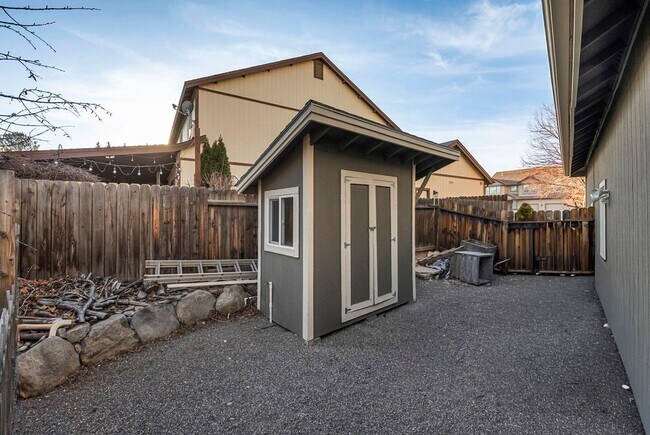 Building Photo - Enjoy this Spectacular Parklike backyard with Landscaping Included in Rent