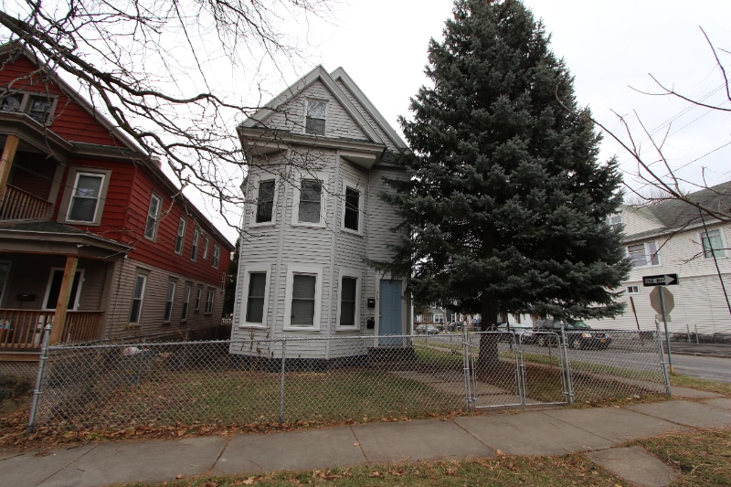 Building Photo - 213 S Lowell Ave