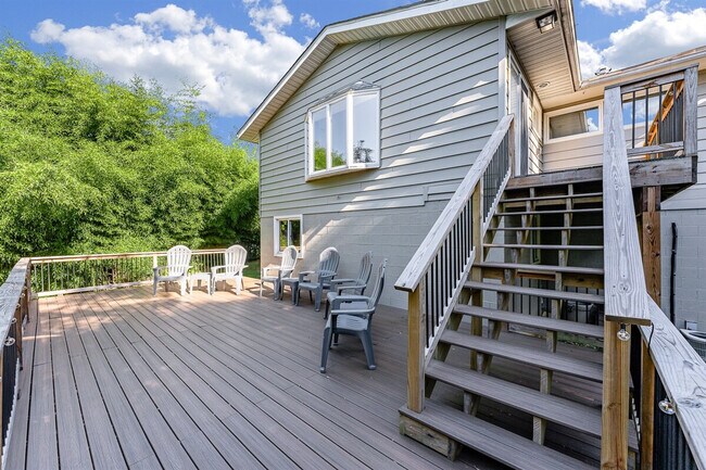 Building Photo - 521 Woodhaven Dr