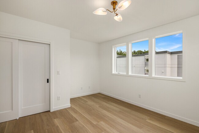 Building Photo - 3638 Greenwood Ave N