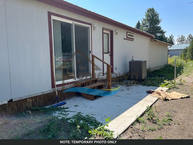 Building Photo - Cozy 2-Bed, 2-Bath Home with Off-Street Pa...