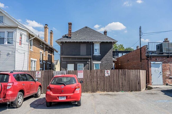 Building Photo - 2497 Summit St