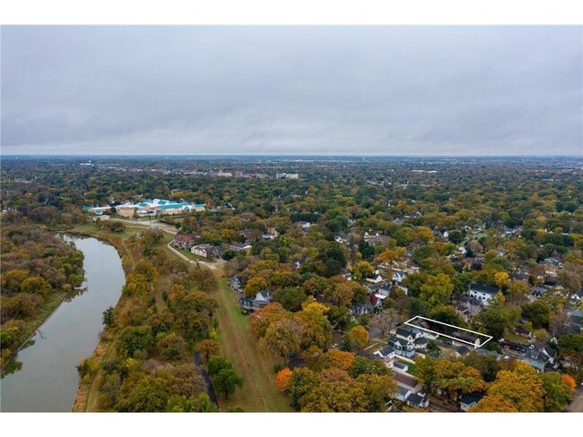 Building Photo - 361 8th Ave S