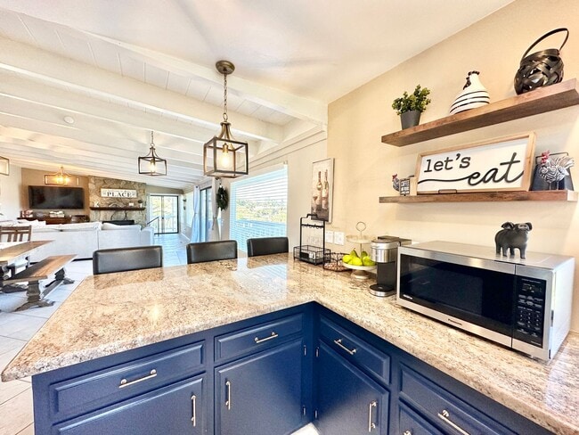 Building Photo - Beautiful, Shorter-Term, Fully Furnished Upstairs Guest Home, on Secluded Hilltop Property with M...