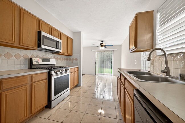 Building Photo - 8839 Aspen Meadow Dr