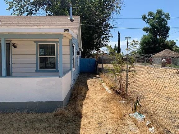 Building Photo - "Charming 2-Bedroom Retreat in Beautiful Bakersfield – Your Cozy Haven Awaits!"