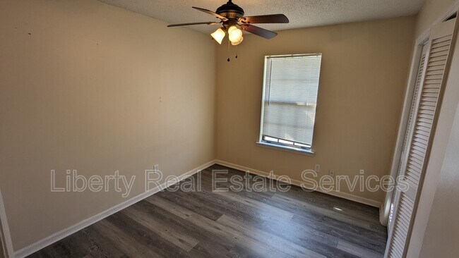 Building Photo - 959 Shady Ln