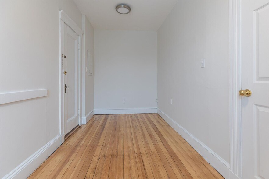 Building Photo - 20 Langdon St