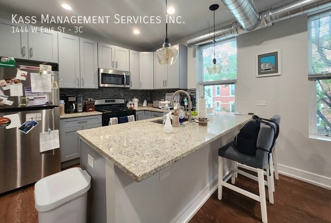 Building Photo - 1444 W Erie St