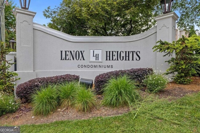 Building Photo - 4313 Pine Heights Dr NE