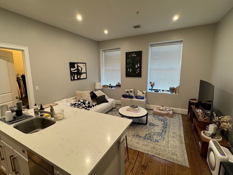 Building Photo - 27 Dudley St