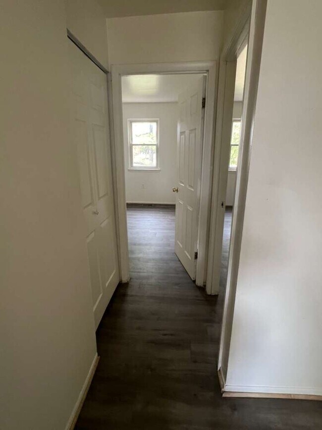 Building Photo - 8202 Tomlinson Ct