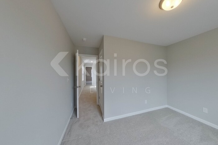 Building Photo - 933 Silent Barge Cv