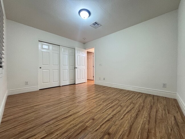 Building Photo - LUXURY LIVING • GOLF COURSE VIEW • GUARD-GATED COMMUNITY