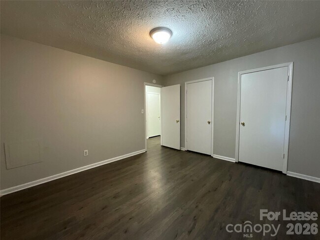 Building Photo - 304 Palm St