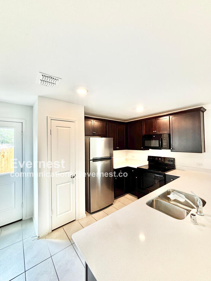 Building Photo - 3209 Peyton Lila Rd