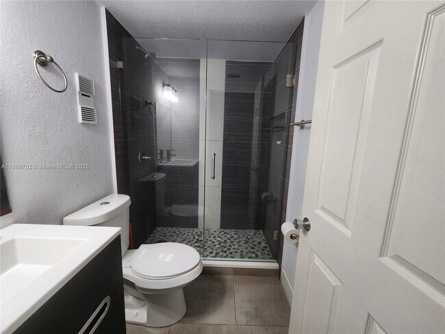 Building Photo - 8419 Forest Hills Dr