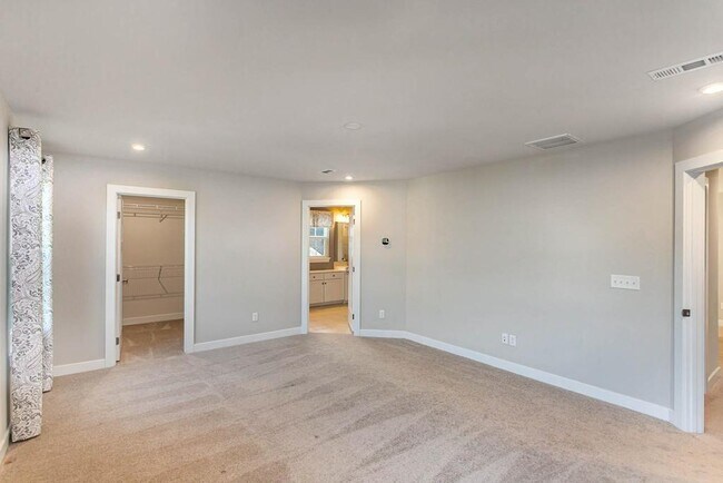 Building Photo - 4003 Bluebell Ln