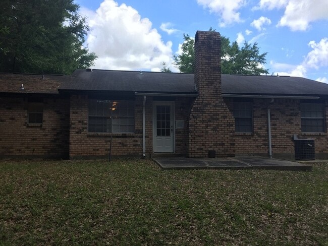 Building Photo - Pensacola - Pinehurst Subdivision - 3 bedr...