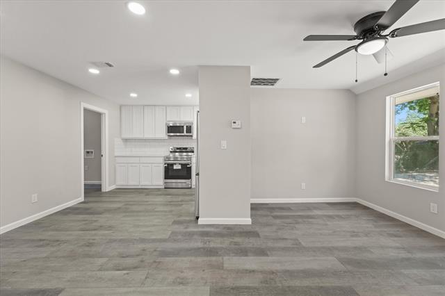 Building Photo - 917 N Wood St