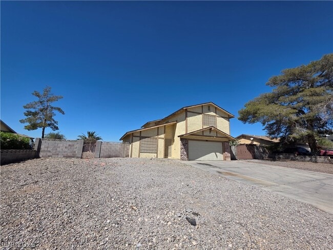 Building Photo - 1745 Mt Hood St