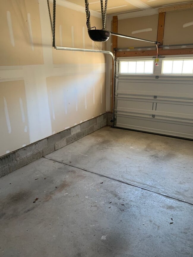 Building Photo - Traemoor Village Townhome