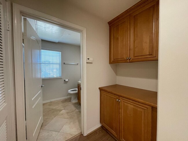 Building Photo - Updated Condo on Top Floor in Harbor City