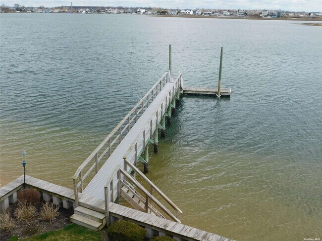 Building Photo - 3495 Bay Front Dr