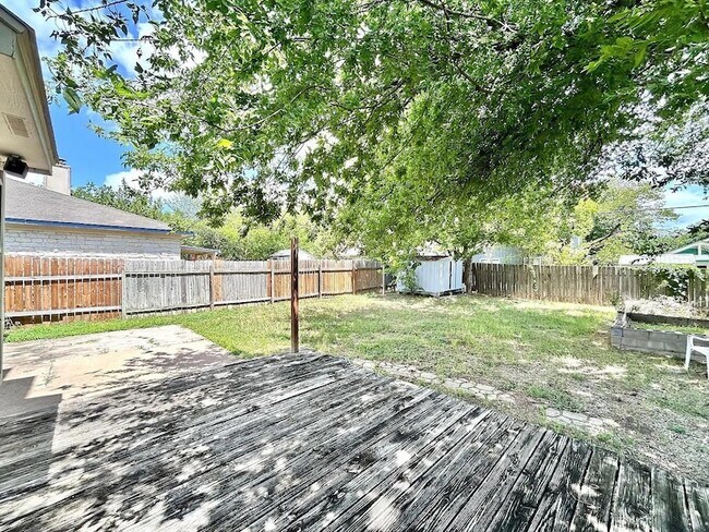 Building Photo - 806 Minturn Ln