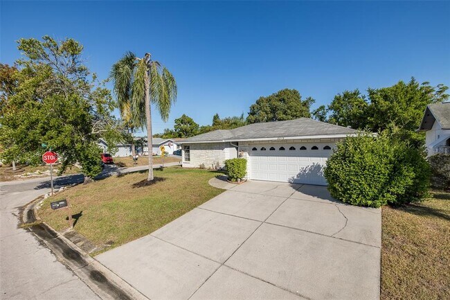 Building Photo - 8015 San Fernando Dr