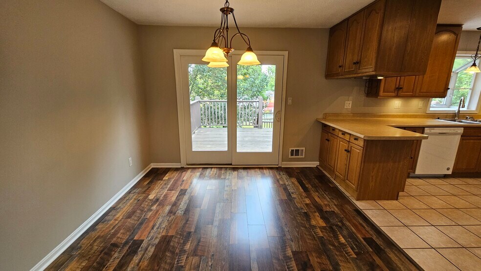 Dining Area - 9323 Willowwood Way