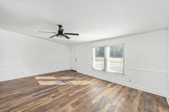 Building Photo - 264 Pinelog St