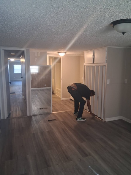 Building Photo - 1920 E 151st Ave