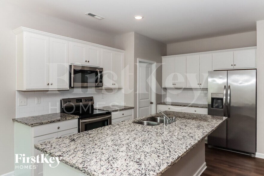 Building Photo - 10723 Rivergate Dr NW