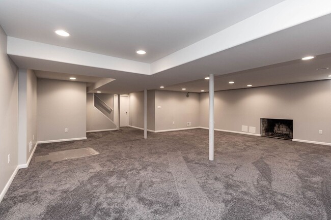 Building Photo - SOPHISTICATED COMFORT in HISTORIC FRANKLIN