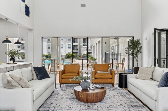 Building Photo - 14807 Woodland Hills Dr