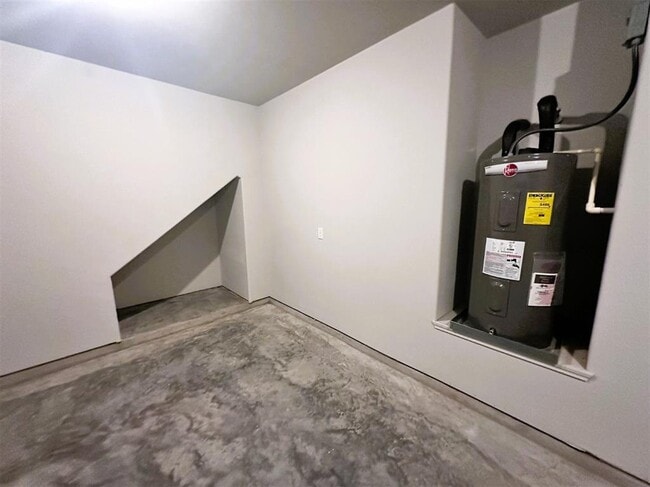 Building Photo - 2018 Cedar Br Dr