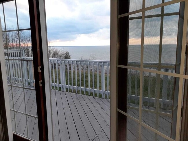 Building Photo - 3304 Baer Beach Rd