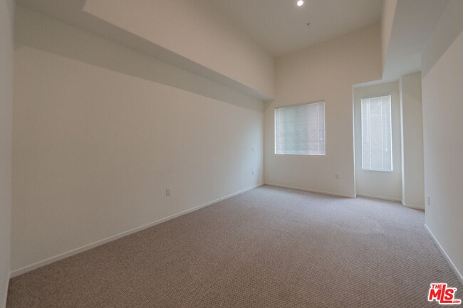 Building Photo - 124 W Colorado St