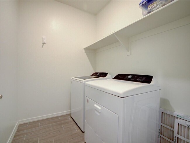 Building Photo - 3 Bedroom 2 Bathroom With Office/Flex room Located in RANCHO SAHUARITA!