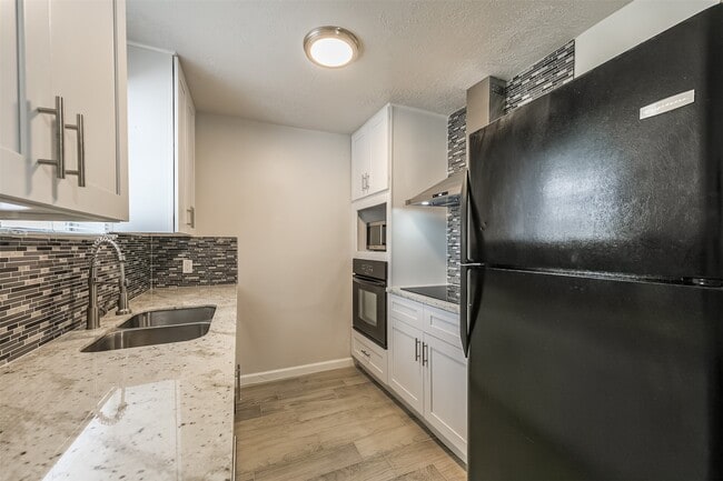 Building Photo - 15222 Wickbriar Dr