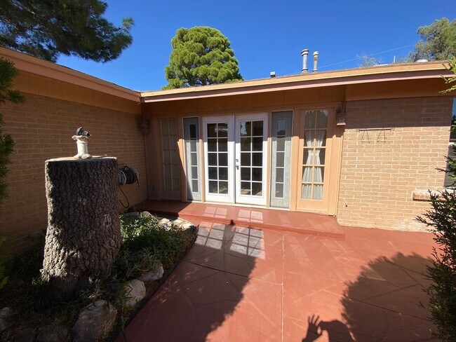 Building Photo - 783 De Leon Dr