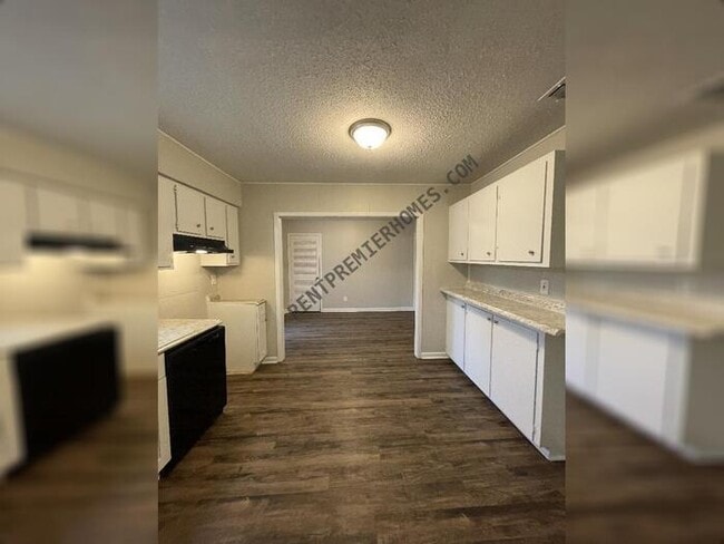 Building Photo - 7400 Debbie Dr