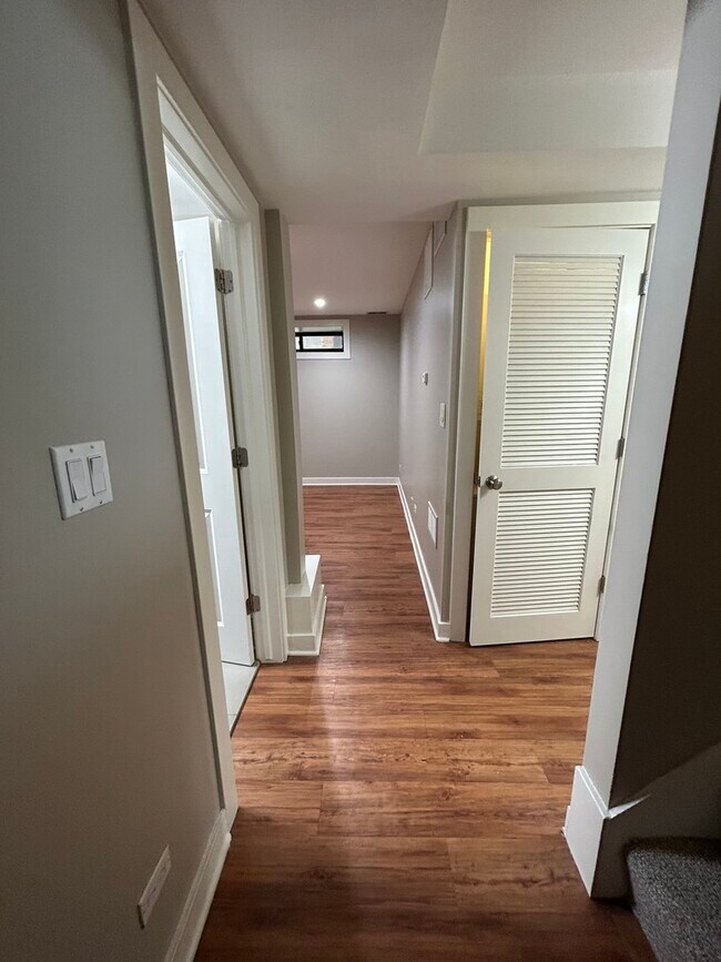 Building Photo - 753 W Buckingham Pl