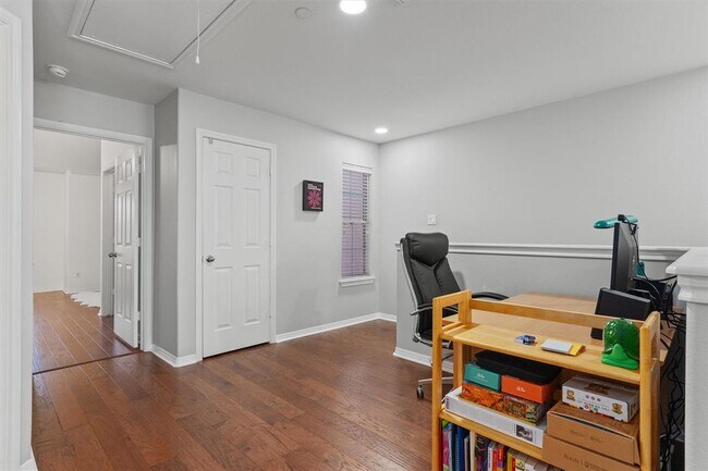 Building Photo - 700 Mandarin Flyway