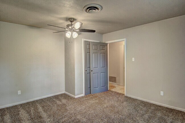 Building Photo - 1030 Monette Dr