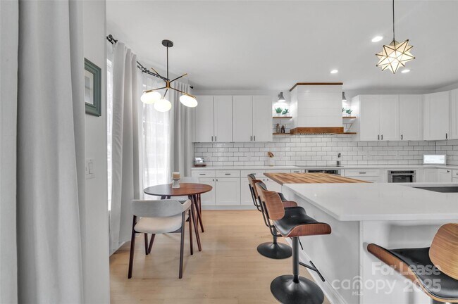 Building Photo - 15737 Agincourt Dr