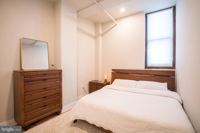 Building Photo - 1300 S 19th St