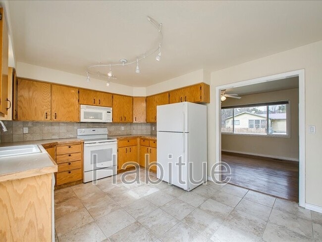 Building Photo - 4919 W Wylie Ln