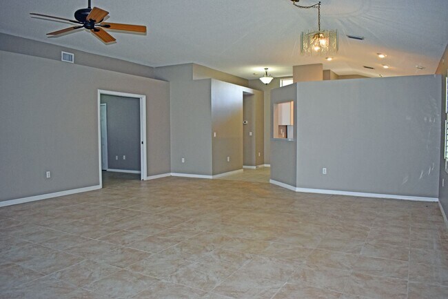 Building Photo - 14499 Tamarind Loop